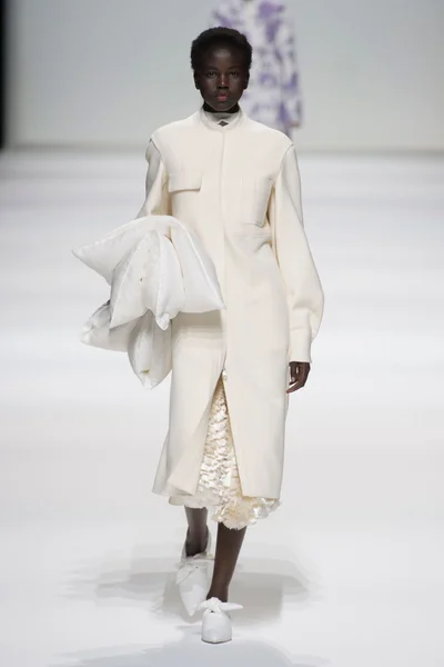 Look 3